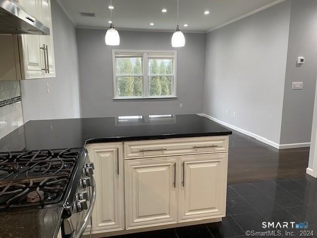 4 Newfield St #1stFL - Photo 4 of 18