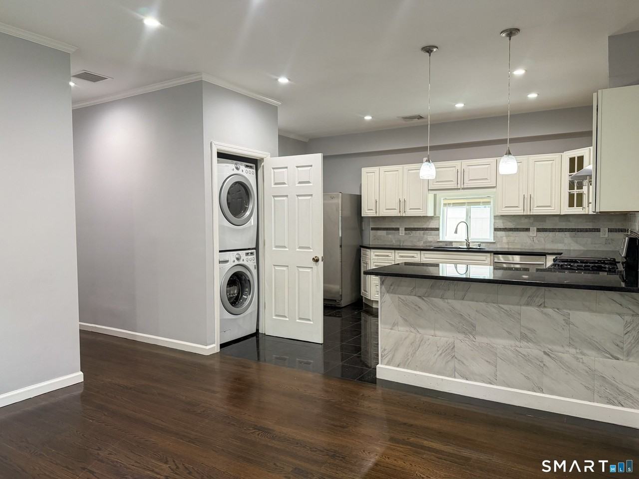 4 Newfield St #1stFL - Photo 5 of 18