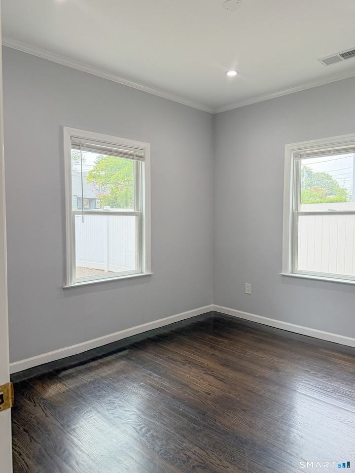 4 Newfield St #1stFL - Photo 7 of 18