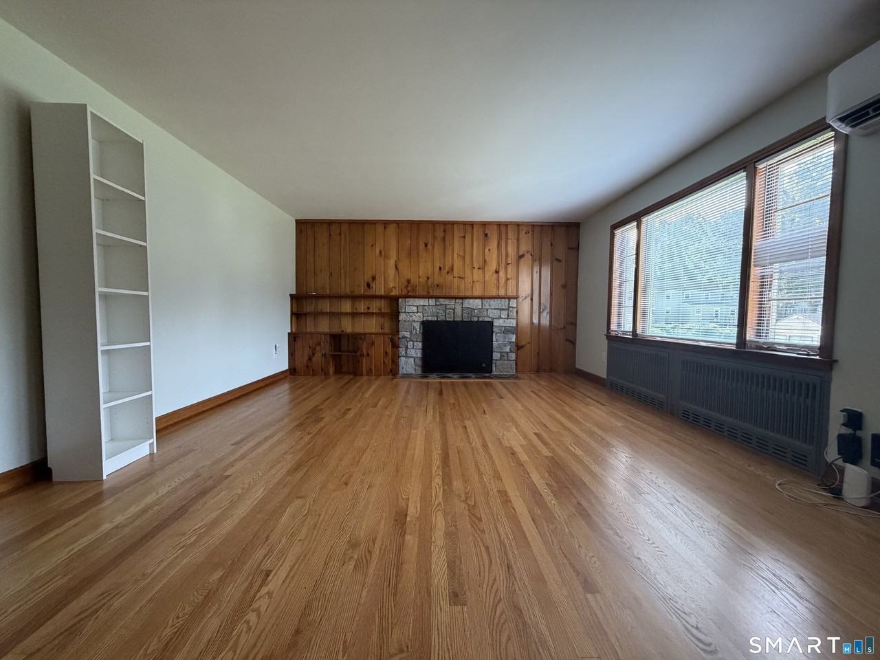 110 Collett St - Photo 4 of 20