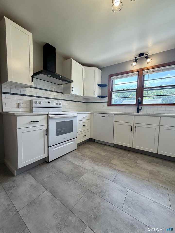 110 Collett St - Photo 6 of 20