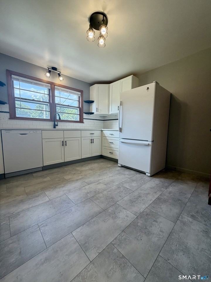 110 Collett St - Photo 7 of 20