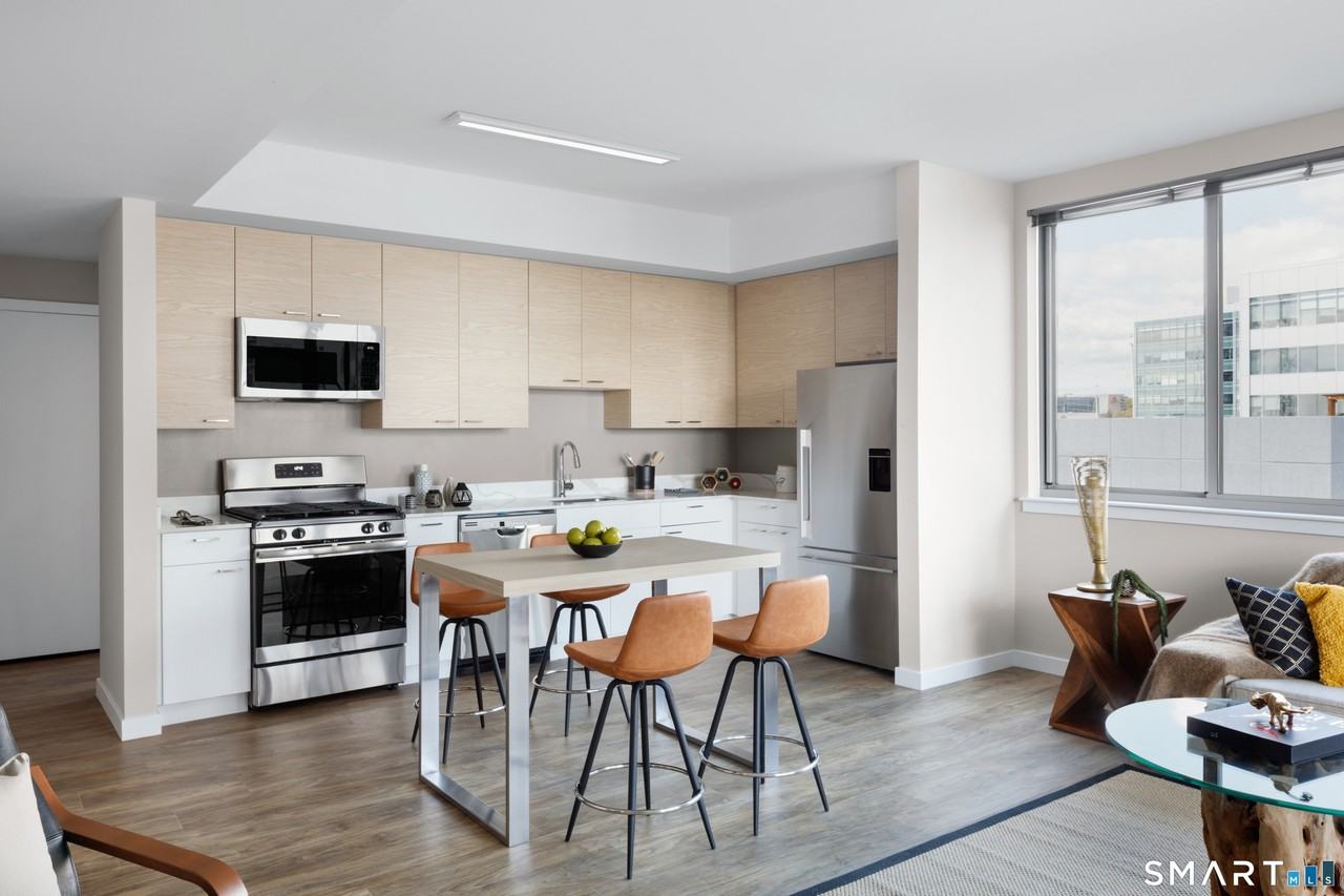 850 Pacific St #421 - Photo 5 of 18