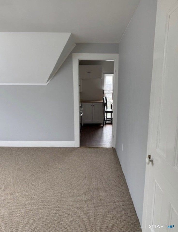 21 Broadway Avenue - Photo 3 of 12