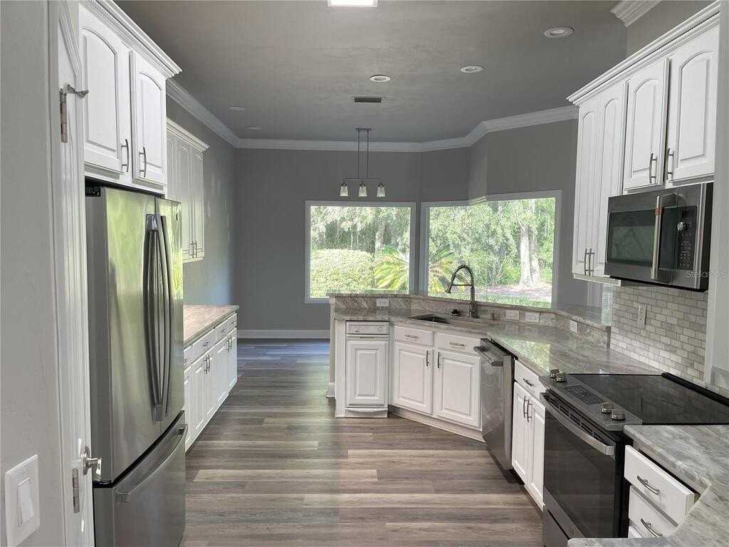 4072 Nw 37th Ter - Photo 7 of 26