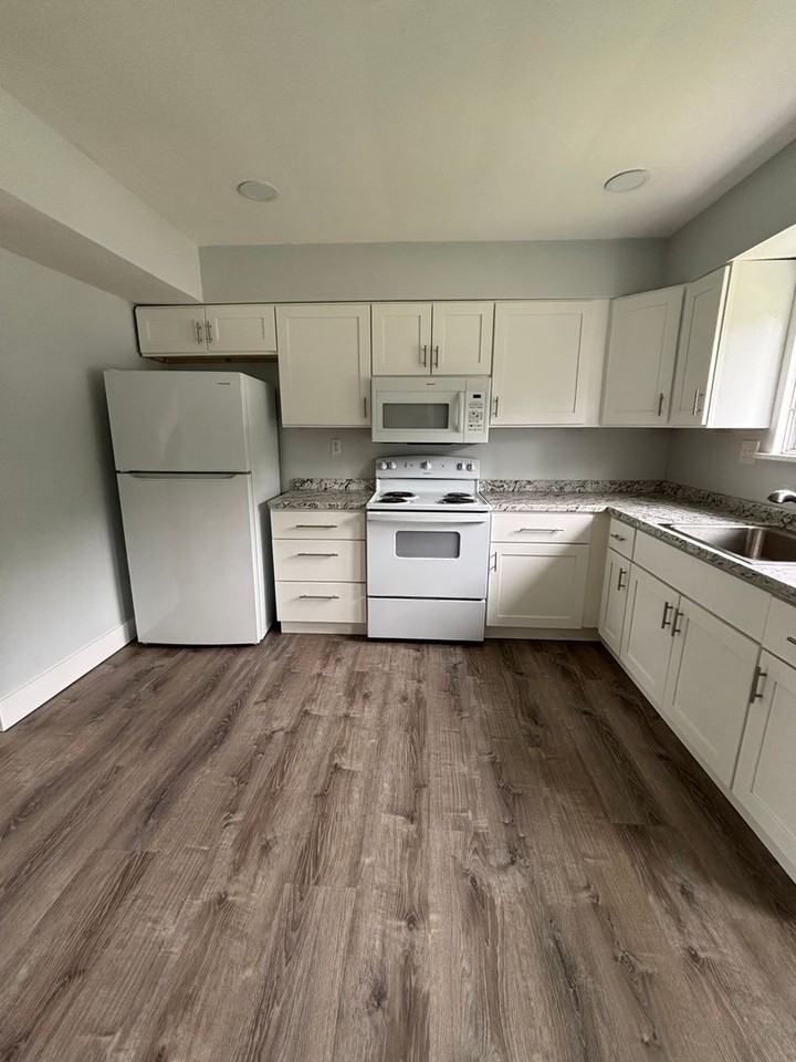 1314 Willowbrook Rd - Photo 2 of 15