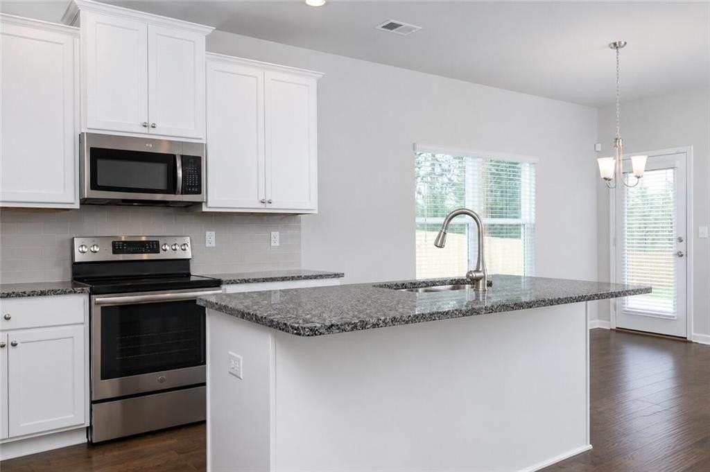 3370 Highbury Way - Photo 6 of 13