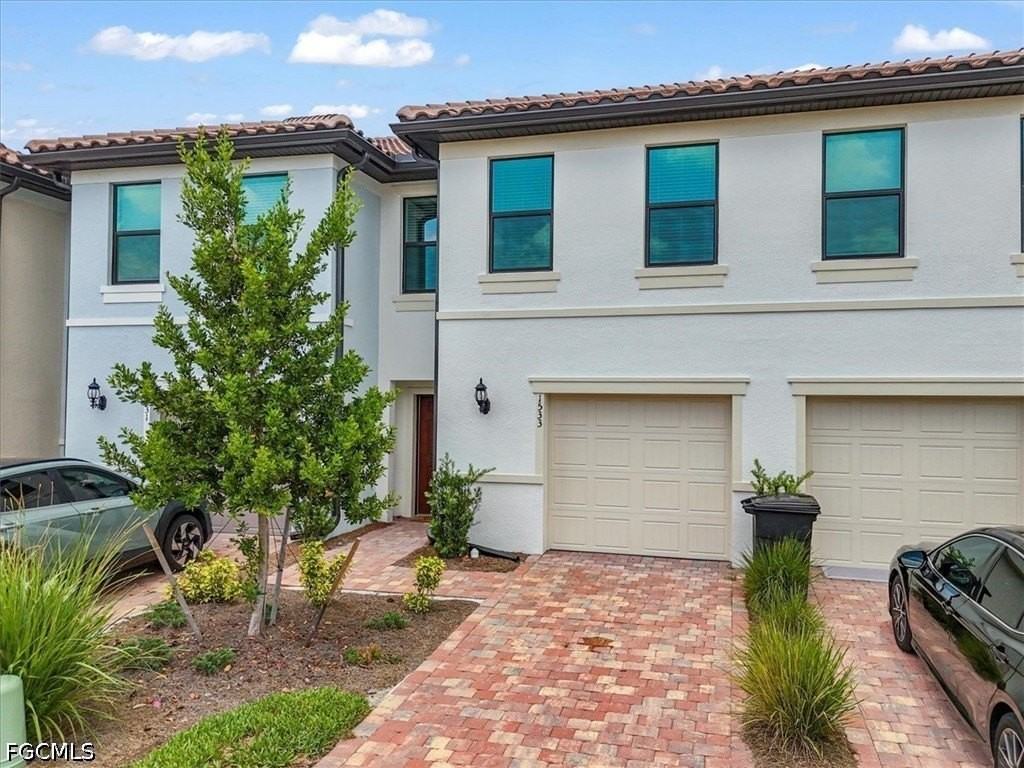1533 Lake Jessup Cir - Photo 2 of 36