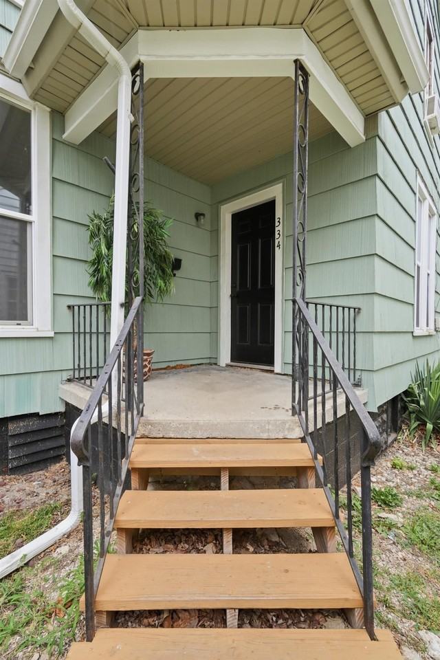 334 W 9th St #1 - Photo 2 of 22