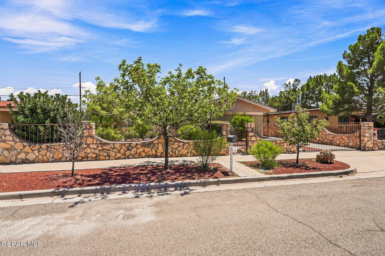 6340 Modesta Rd - Photo 4 of 44