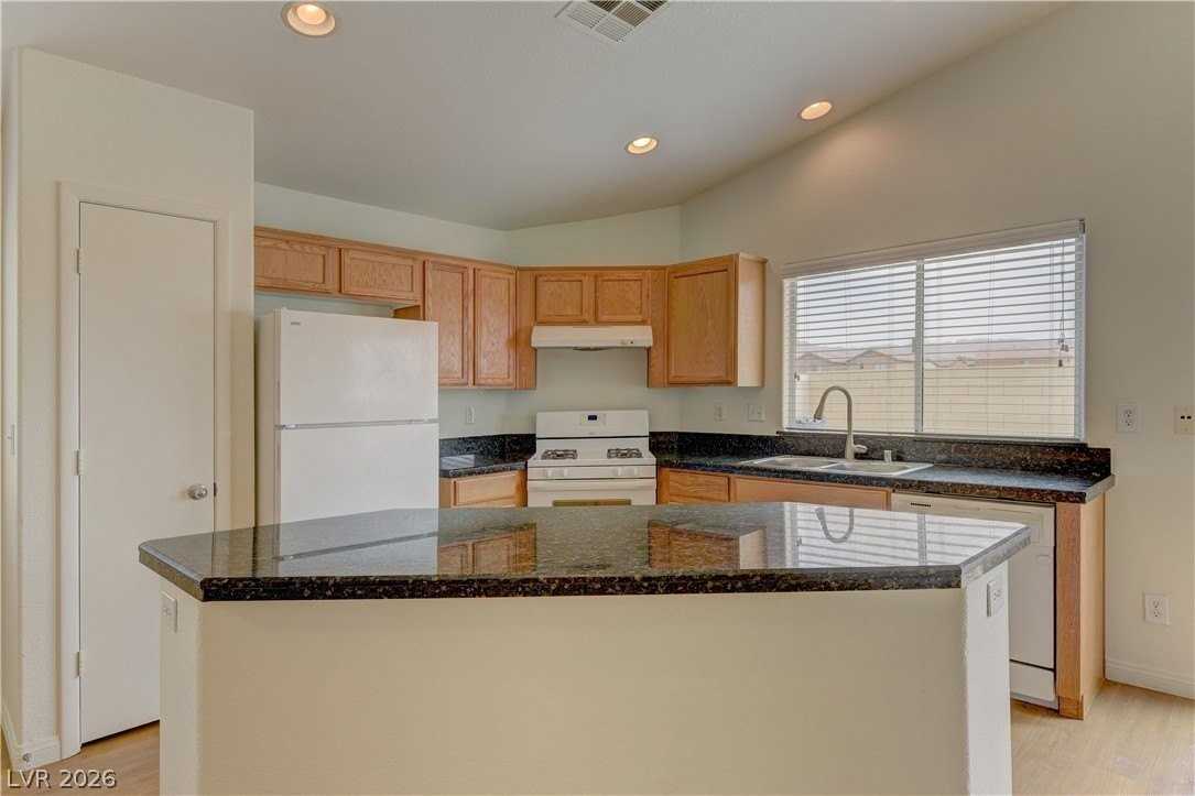 3362 Wrangell Mountain St - Photo 6 of 16