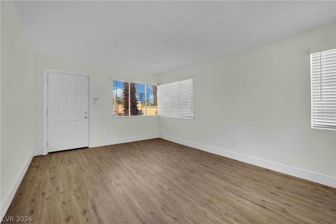 1304 Rexford Pl #1 - Photo 5 of 25