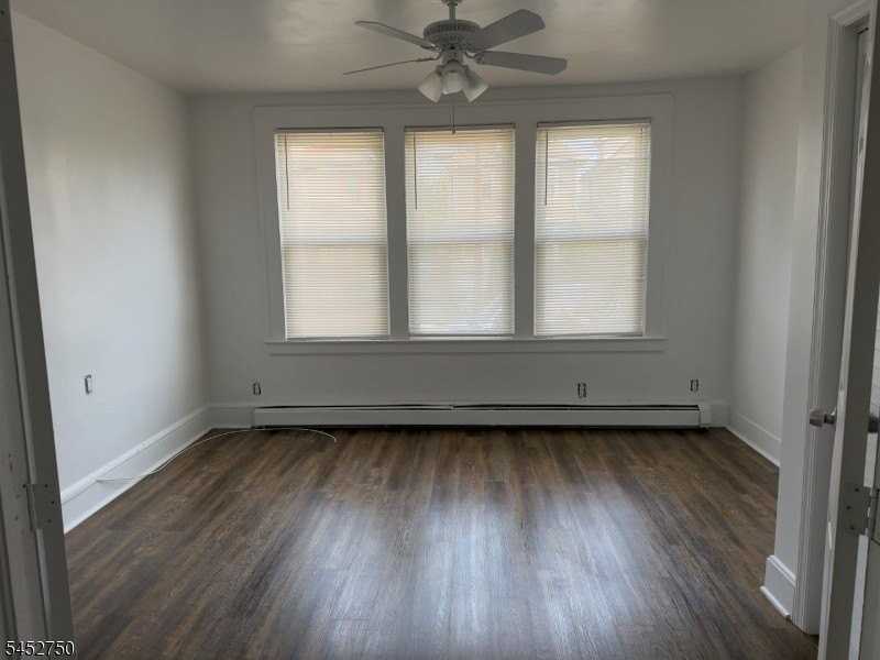 545 Newark Ave - Photo 5 of 20