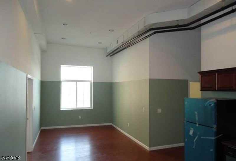 55 Westervelt Ave - Photo 2 of 8