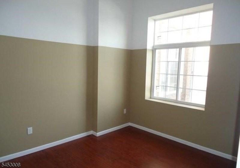55 Westervelt Ave - Photo 3 of 8