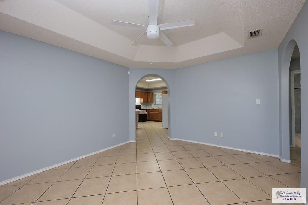 2804 Vienna St - Photo 3 of 22