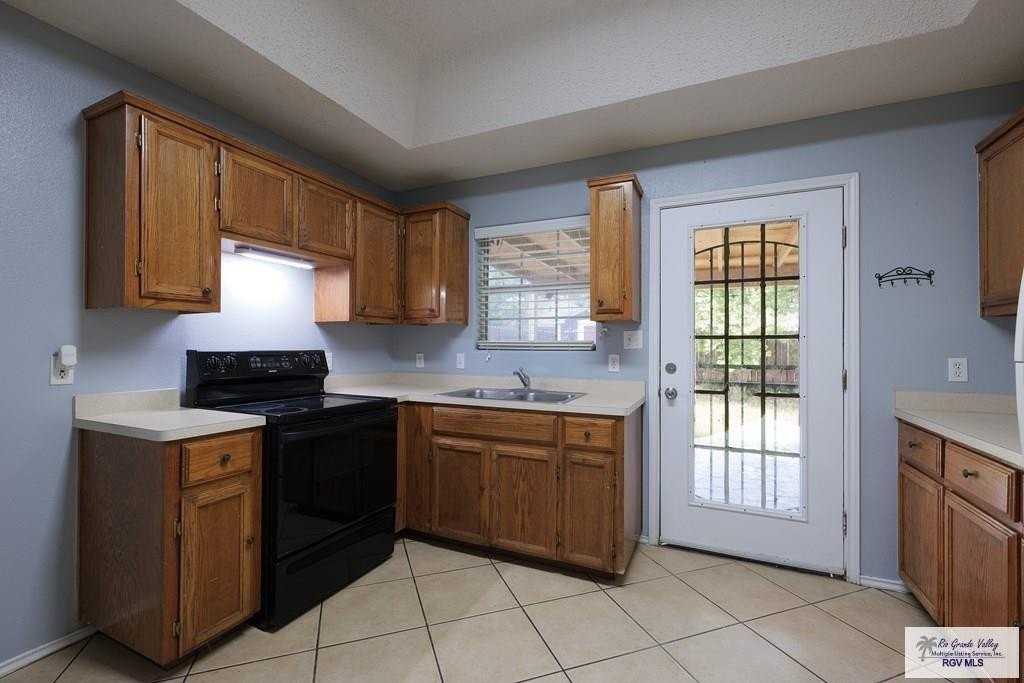 2804 Vienna St - Photo 5 of 22