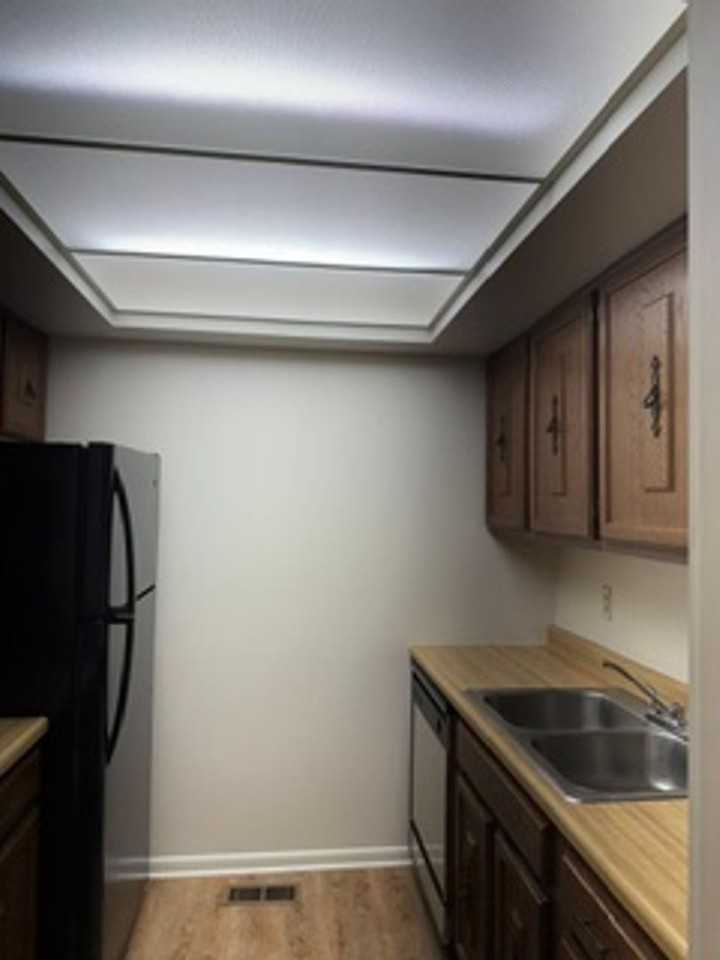 834 Sussex Pl - Photo 4 of 8