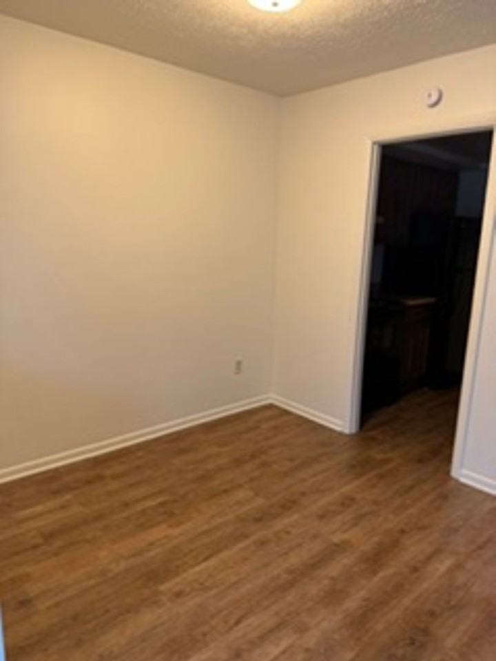 834 Sussex Pl - Photo 5 of 8