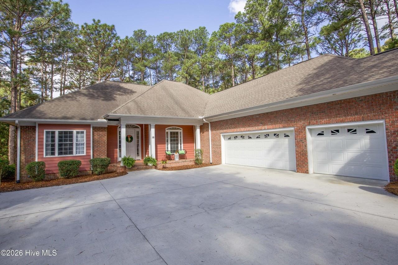 16 Montrose Ct - Photo 4 of 50
