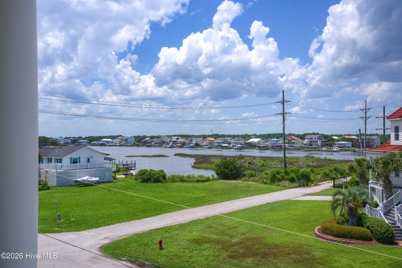 306 Marina Way - Photo 6 of 50