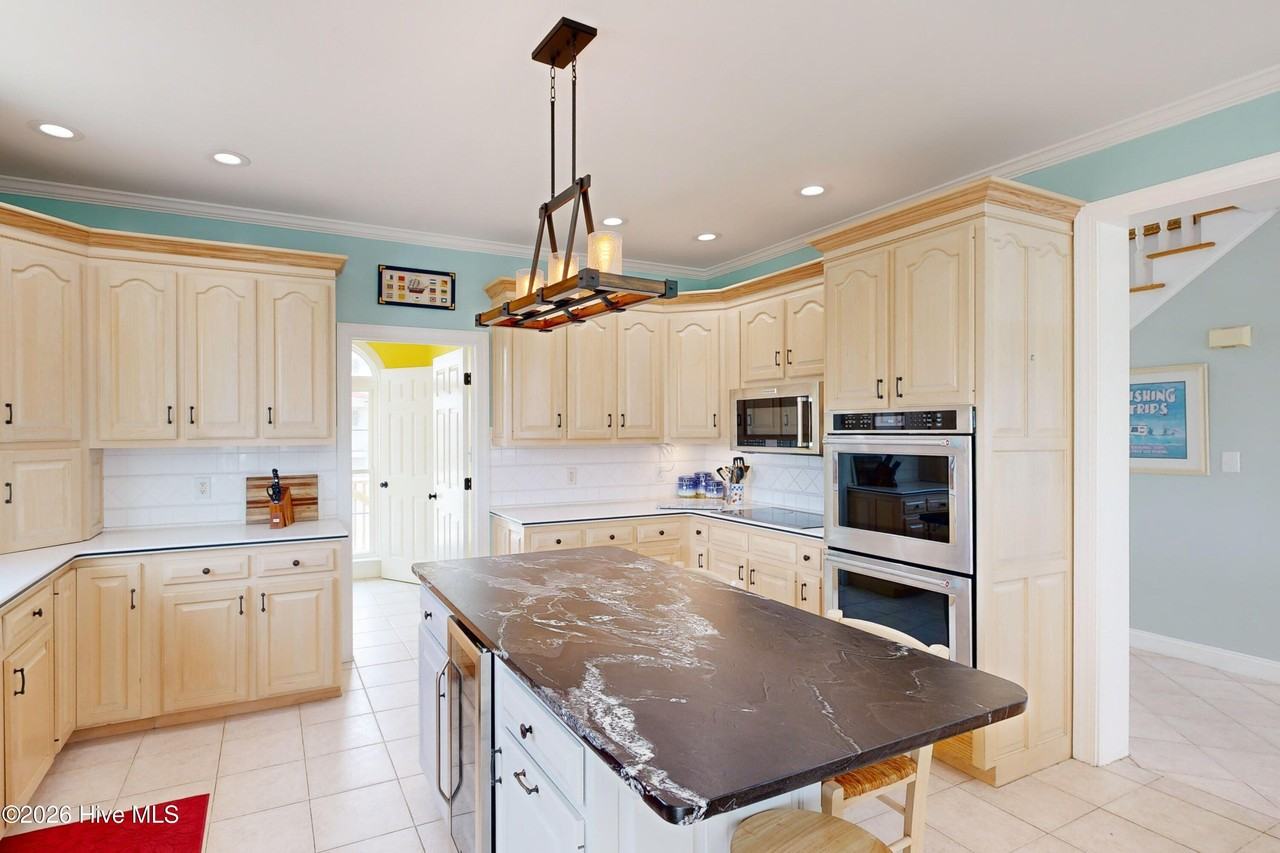 306 Marina Way - Photo 7 of 50