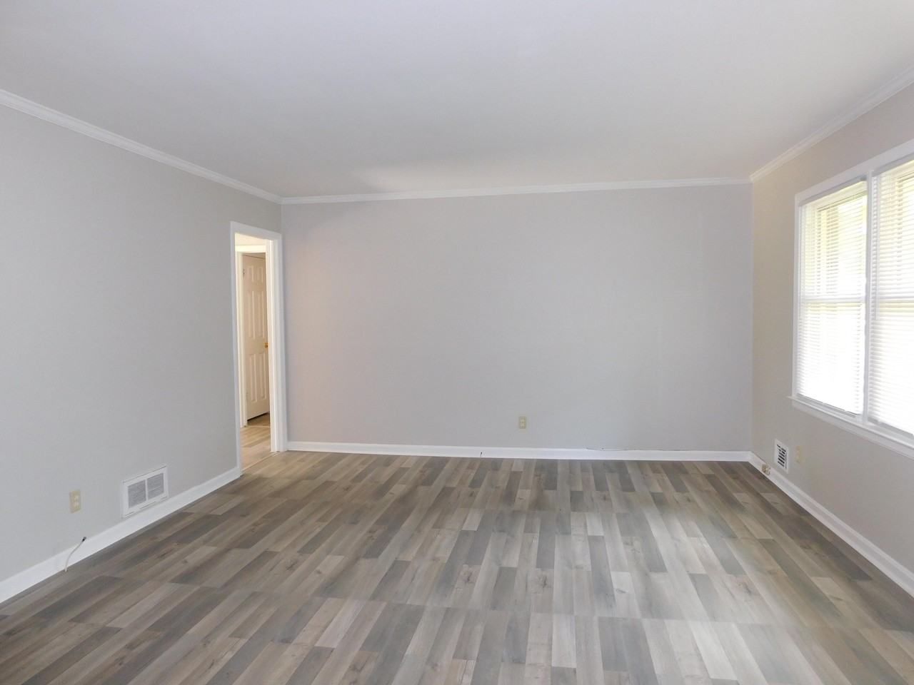 2921 Stratford Dr - Photo 3 of 24