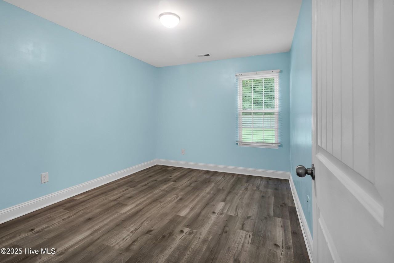 117 Fairview St - Photo 3 of 26