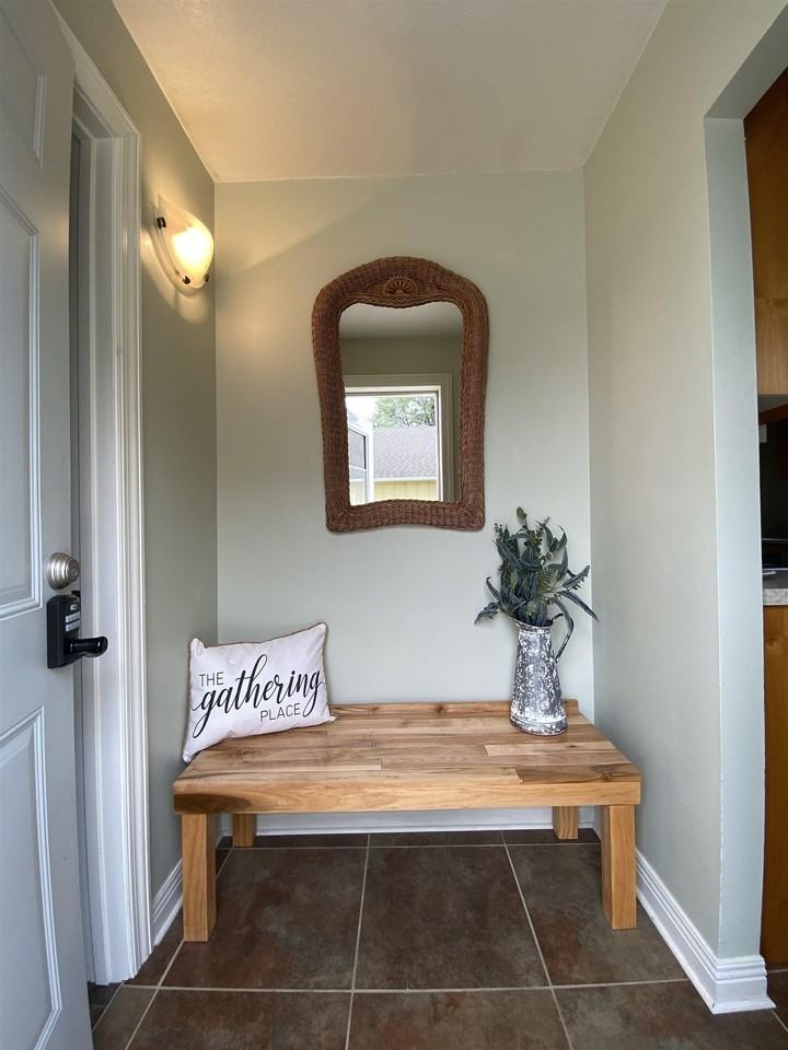 512 23rd St - Photo 4 of 20