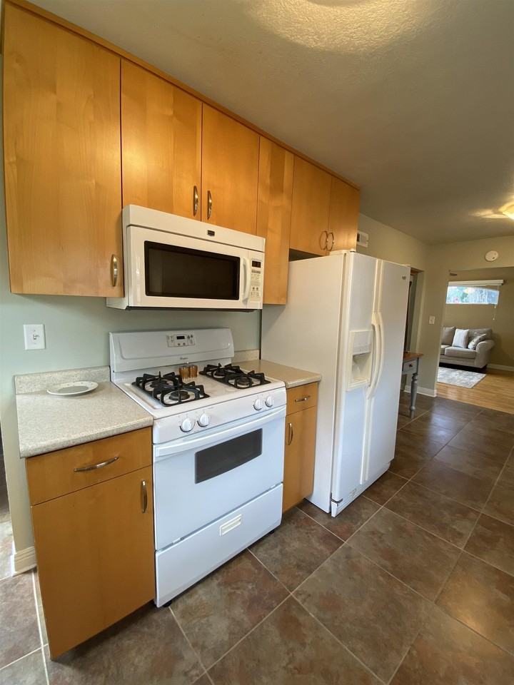 512 23rd St - Photo 5 of 20