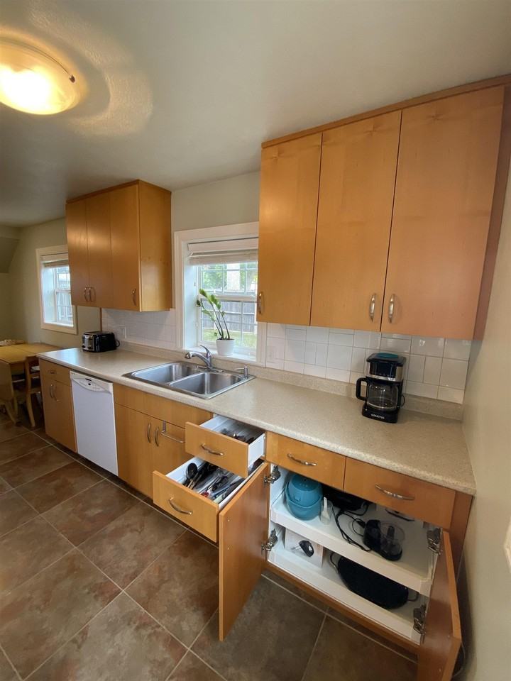 512 23rd St - Photo 6 of 20