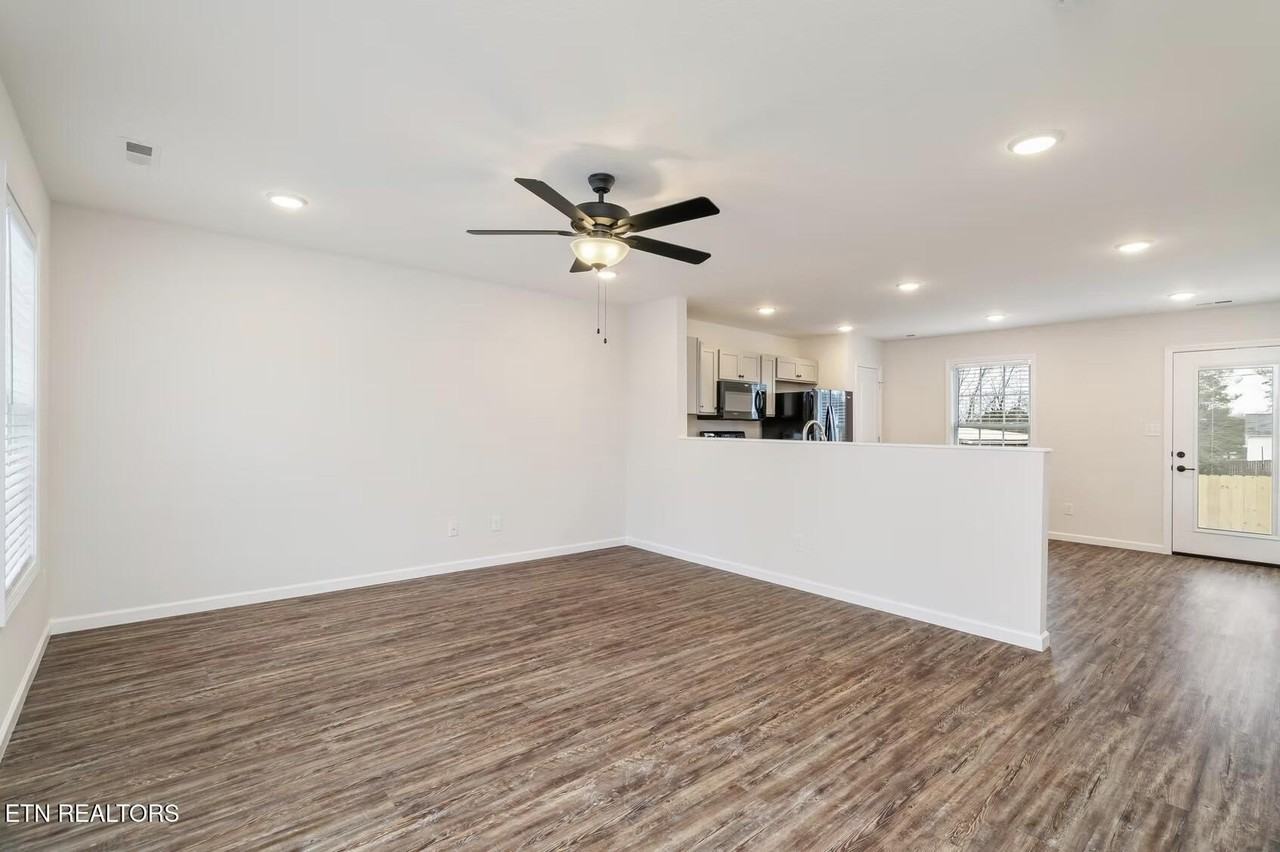 7306 Green Estates Way - Photo 5 of 19