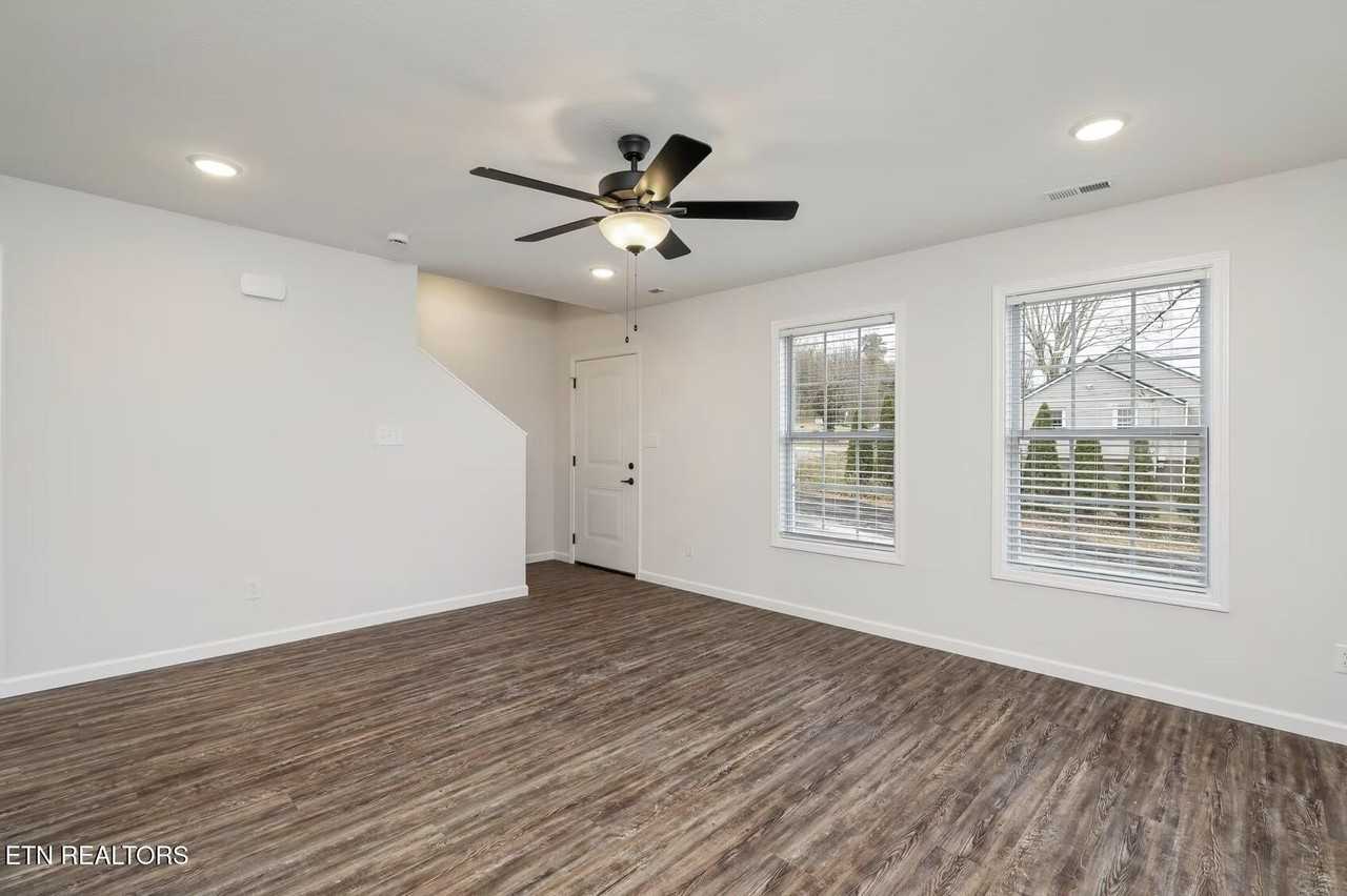 7306 Green Estates Way - Photo 6 of 19