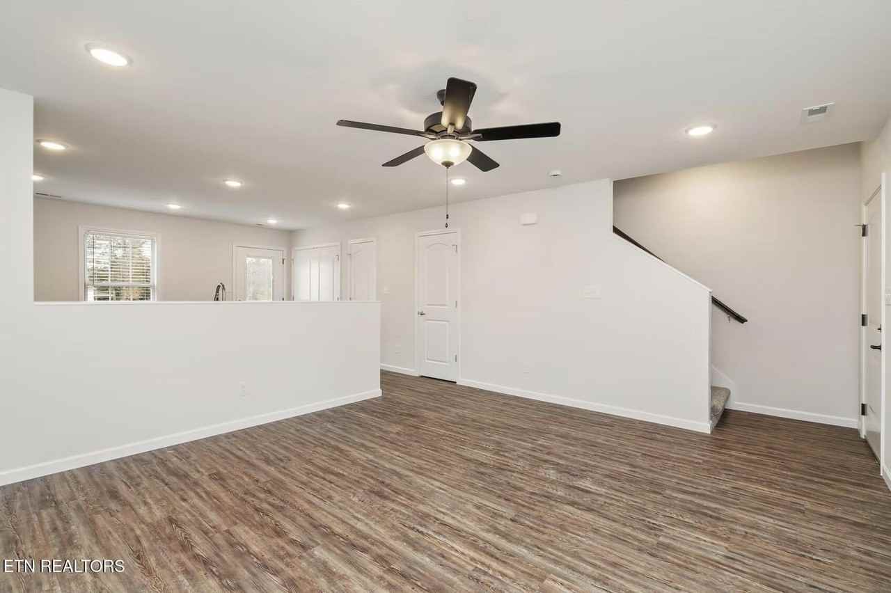 7306 Green Estates Way - Photo 7 of 19