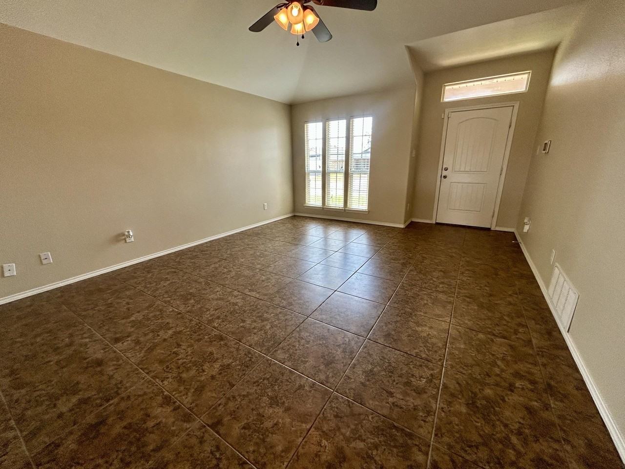 6910 95th St - Photo 2 of 10