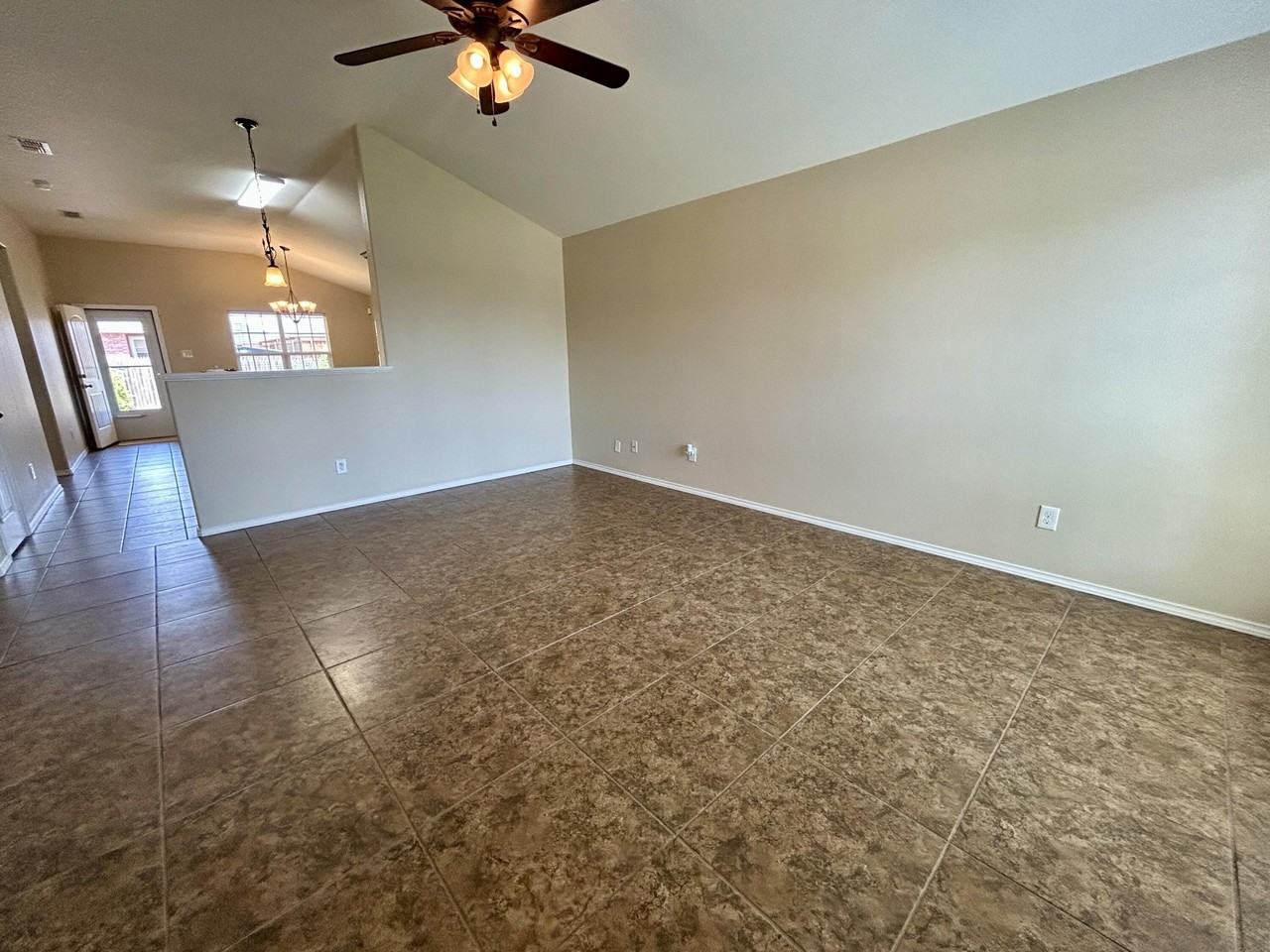 6910 95th St - Photo 4 of 10