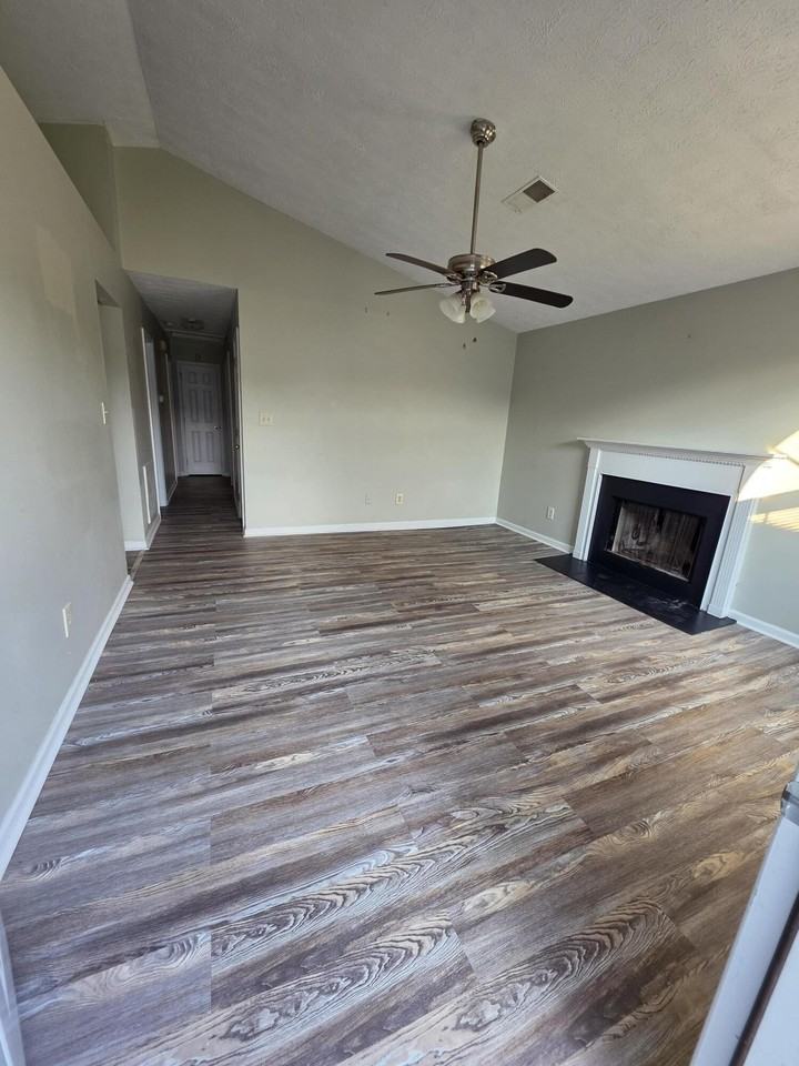 2592 Woodhill Dr - Photo 2 of 14