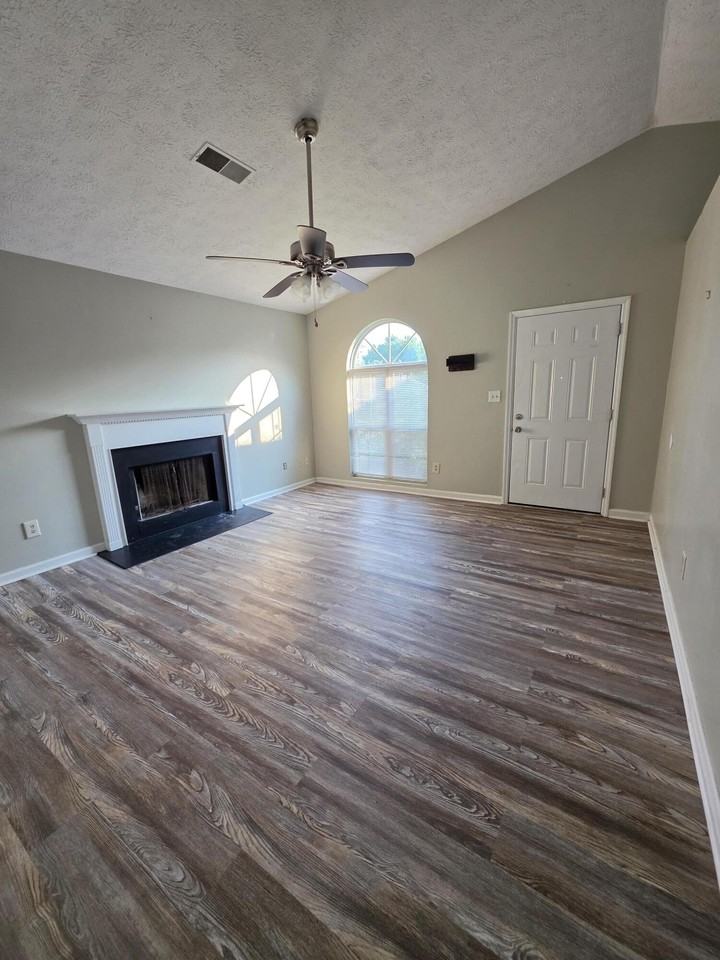 2592 Woodhill Dr - Photo 3 of 14