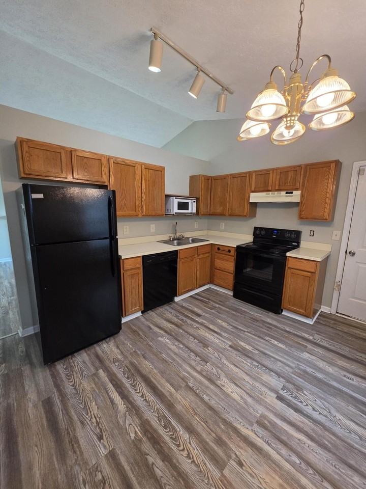 2592 Woodhill Dr - Photo 4 of 14