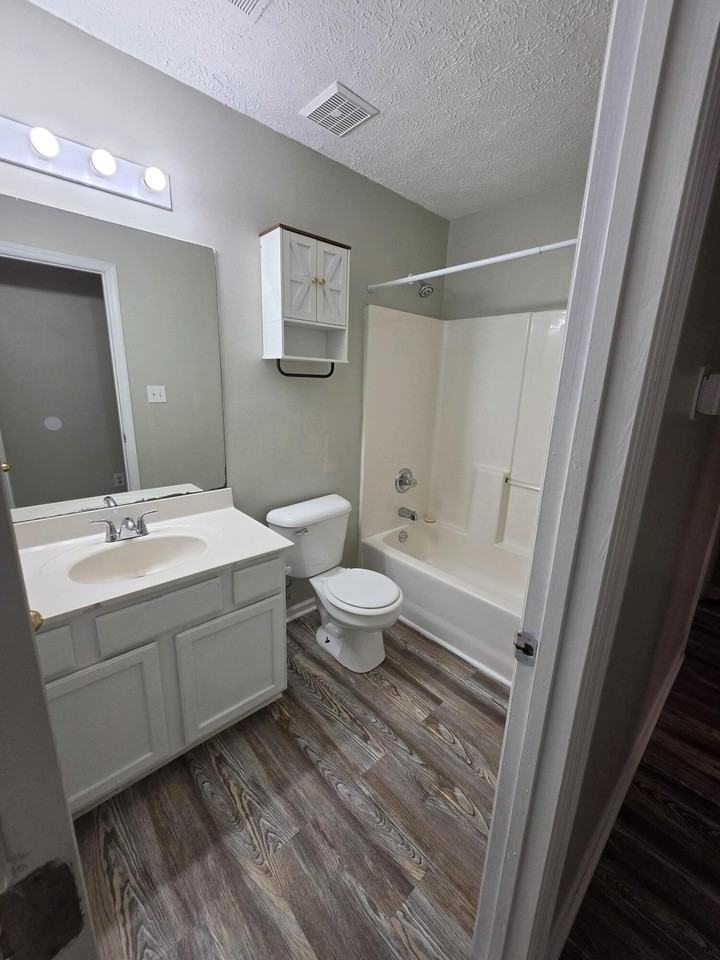 2592 Woodhill Dr - Photo 6 of 14