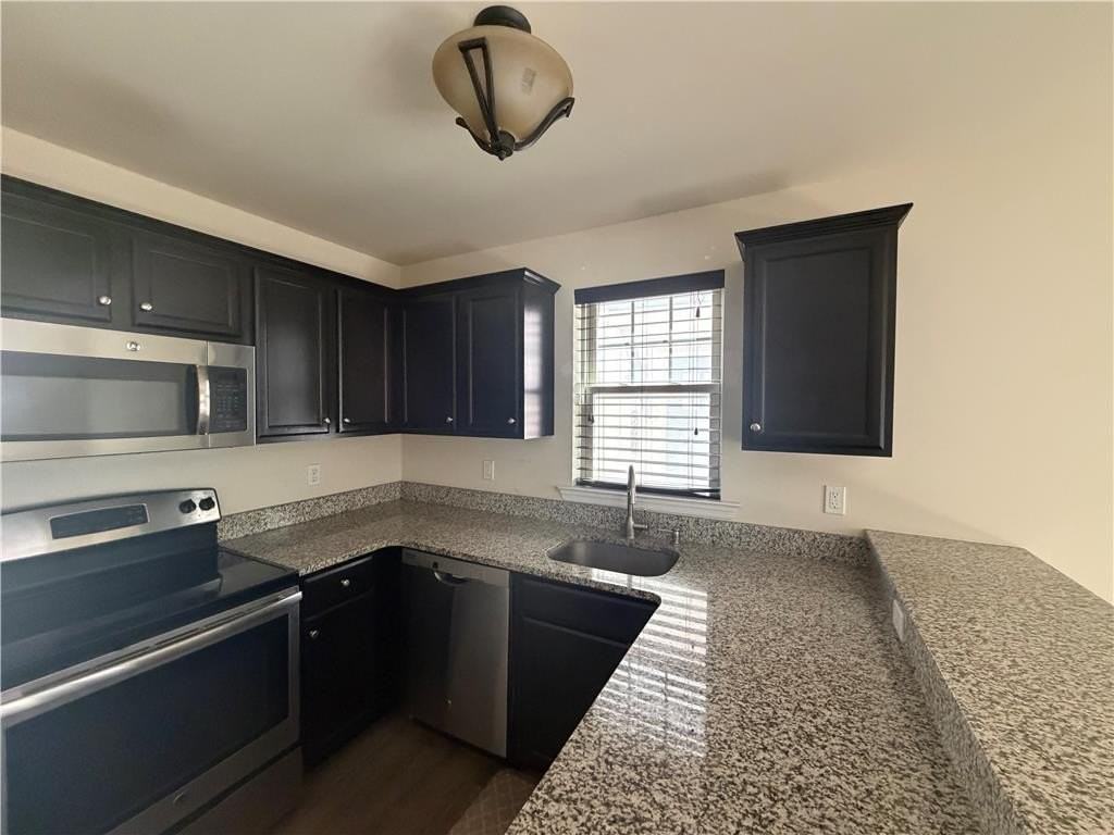 653 Linden St - Photo 3 of 12