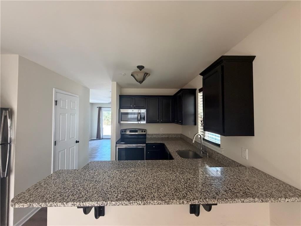 653 Linden St - Photo 4 of 12
