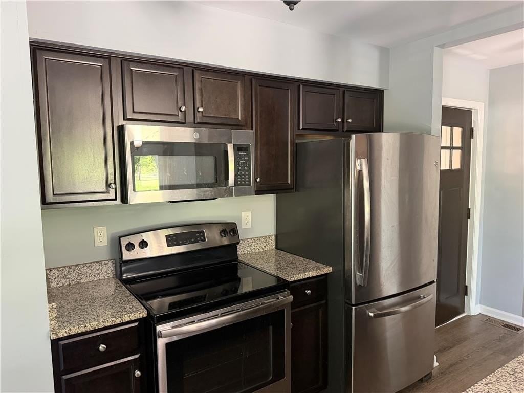 645 Linden St - Photo 3 of 11