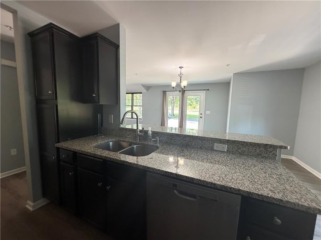 645 Linden St - Photo 4 of 11