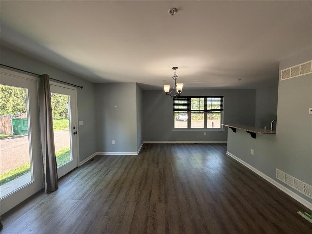 645 Linden St - Photo 5 of 11