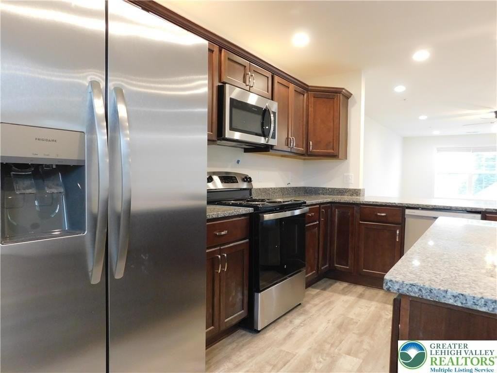 1549 Burkhardt St #C - Photo 3 of 29