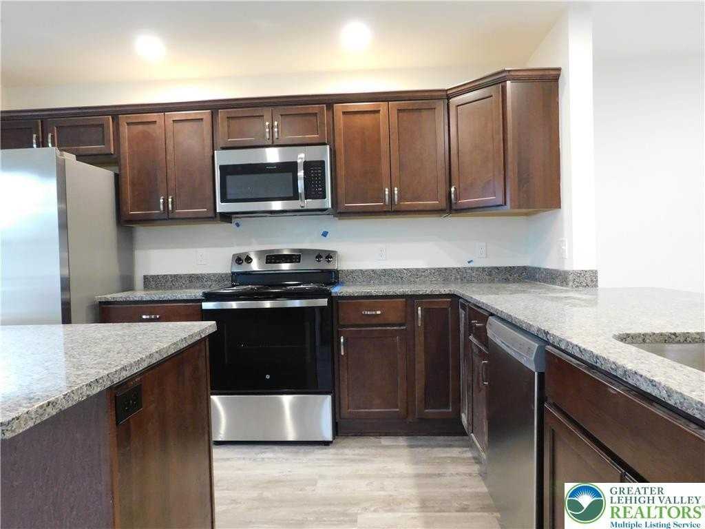 1549 Burkhardt St #C - Photo 7 of 29
