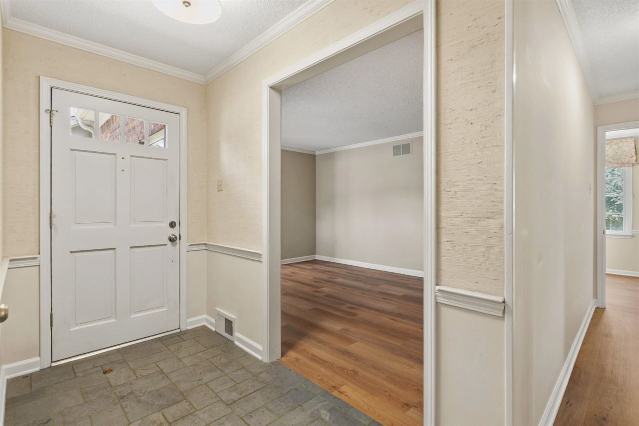 8604 Sandpoint Dr - Photo 4 of 23