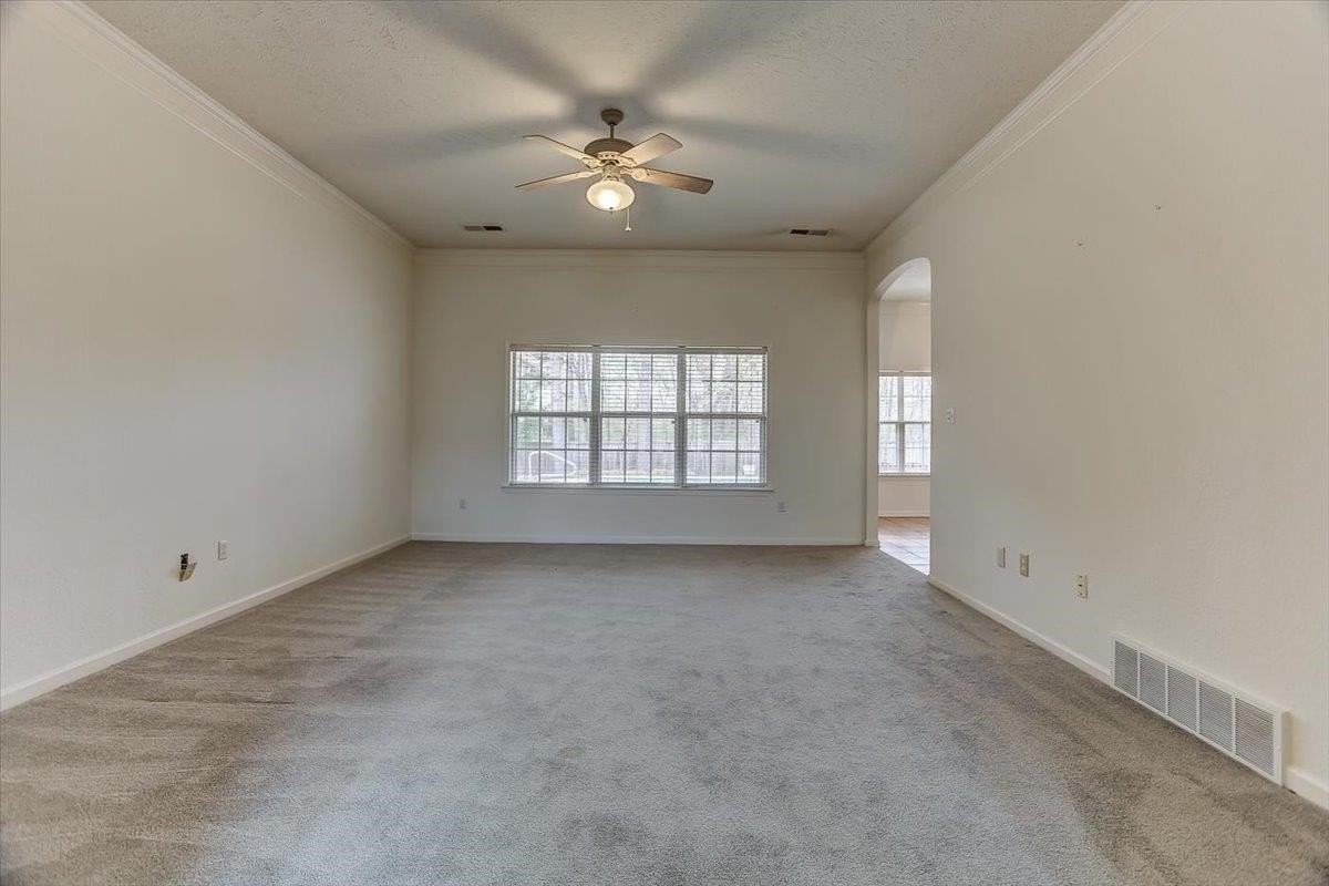 160 Cottonwood Dr - Photo 5 of 26