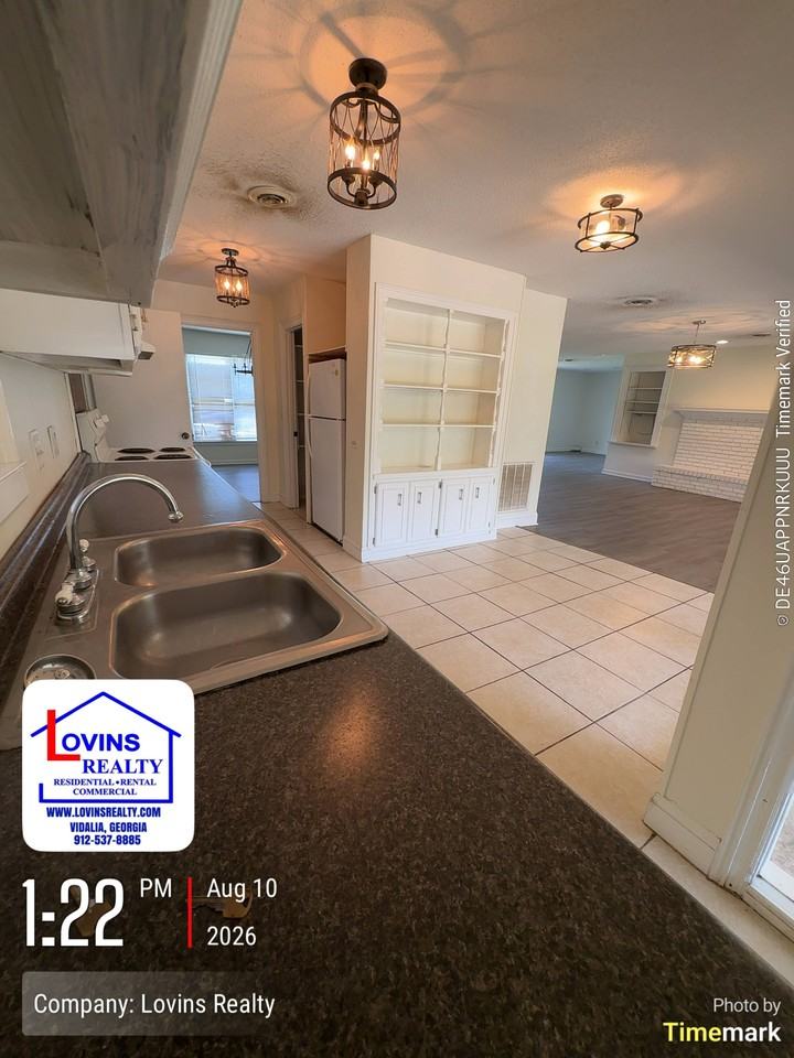 405 W 9th St #1 - Photo 4 of 10